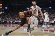 哈登18分米切尔15分 骑士惨败猛龙总分2-1